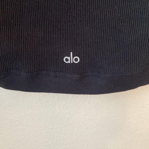 Alo Yoga Seamless Ribbed Cropped Serene Long Sleeve Black - Picture 6 of 7